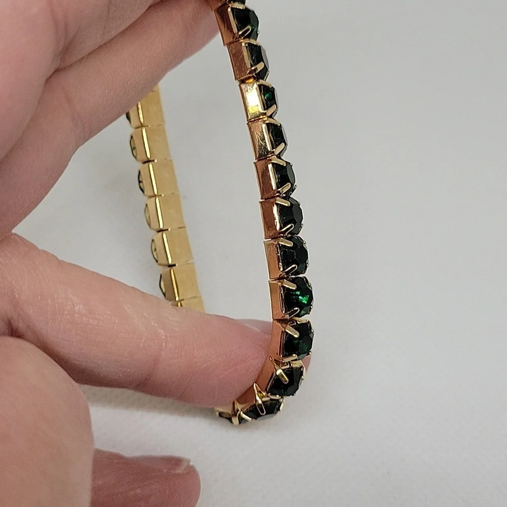 Gold Tone Emerald Green Stretch Bracelet